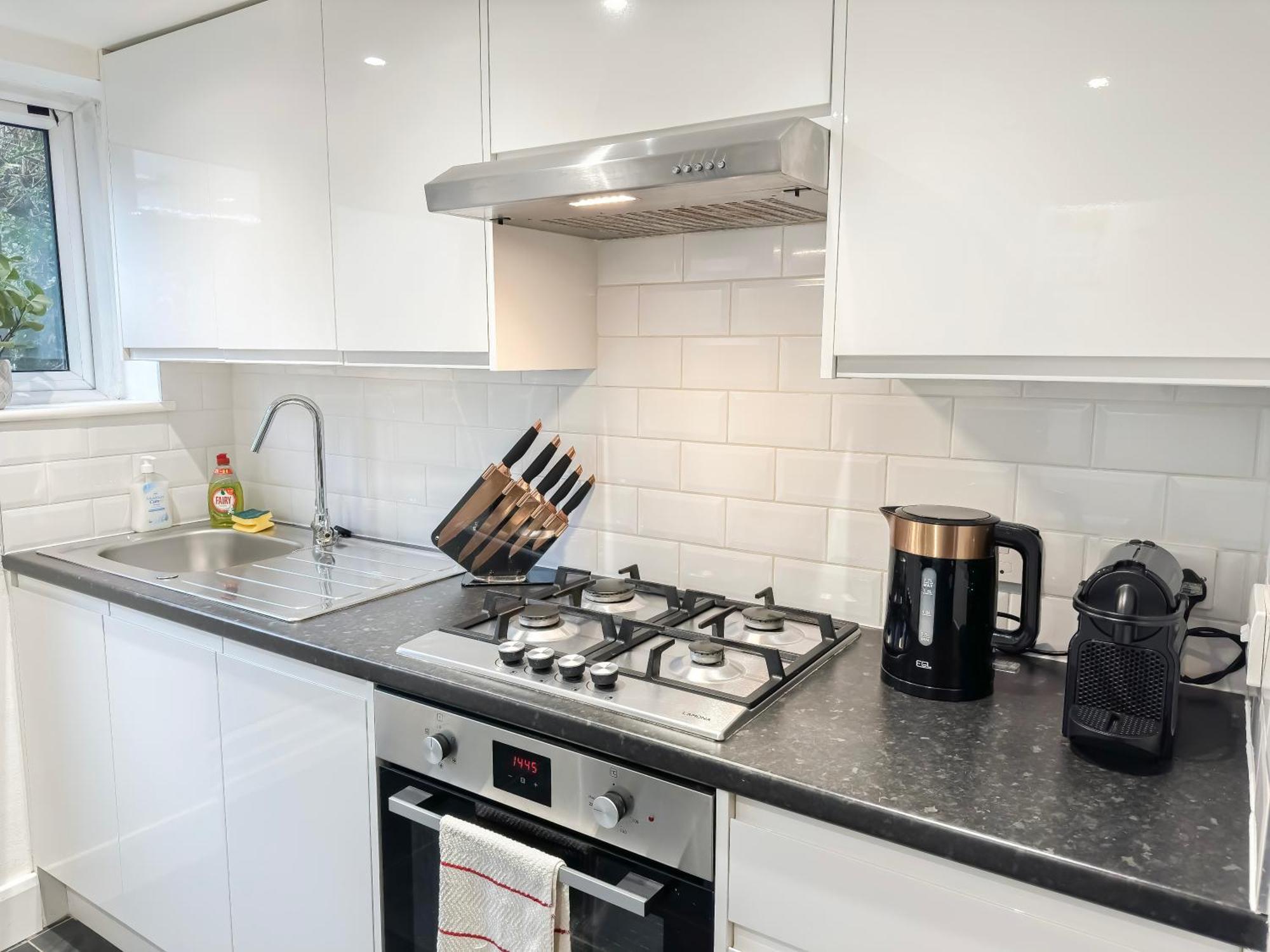 1-Bedroom Flat With Small Garden & Paid Parking In Finsbury Park, Highbury London Luaran gambar