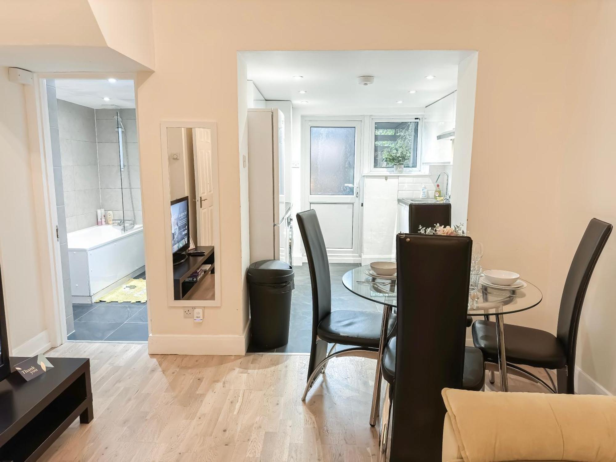 1-Bedroom Flat With Small Garden & Paid Parking In Finsbury Park, Highbury London Luaran gambar