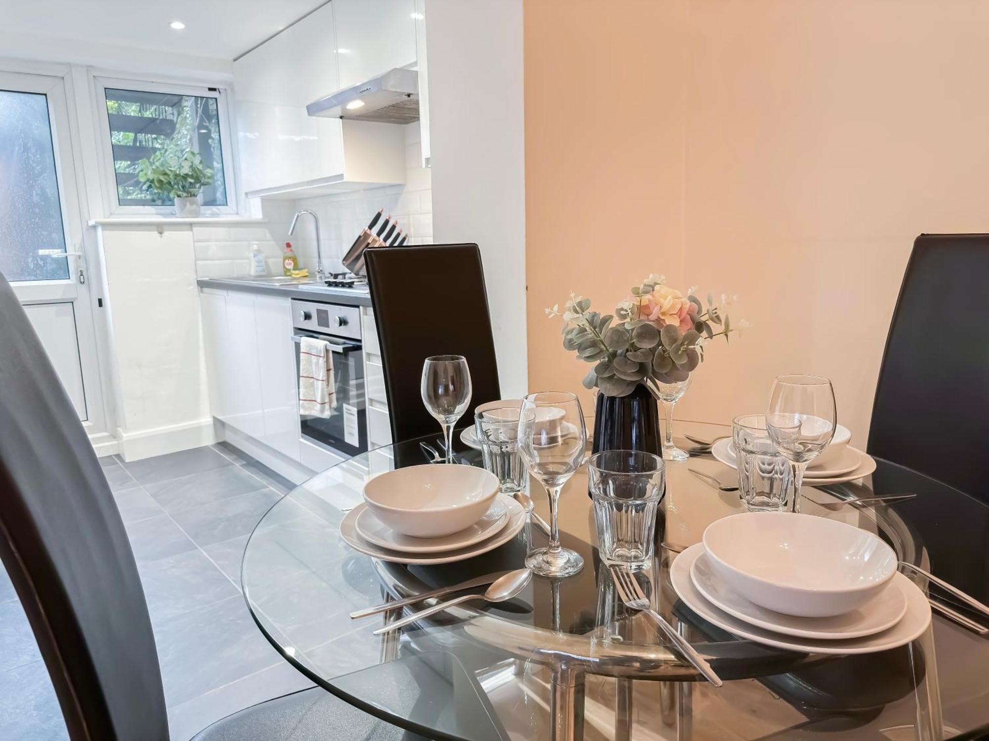 1-Bedroom Flat With Small Garden & Paid Parking In Finsbury Park, Highbury London Luaran gambar