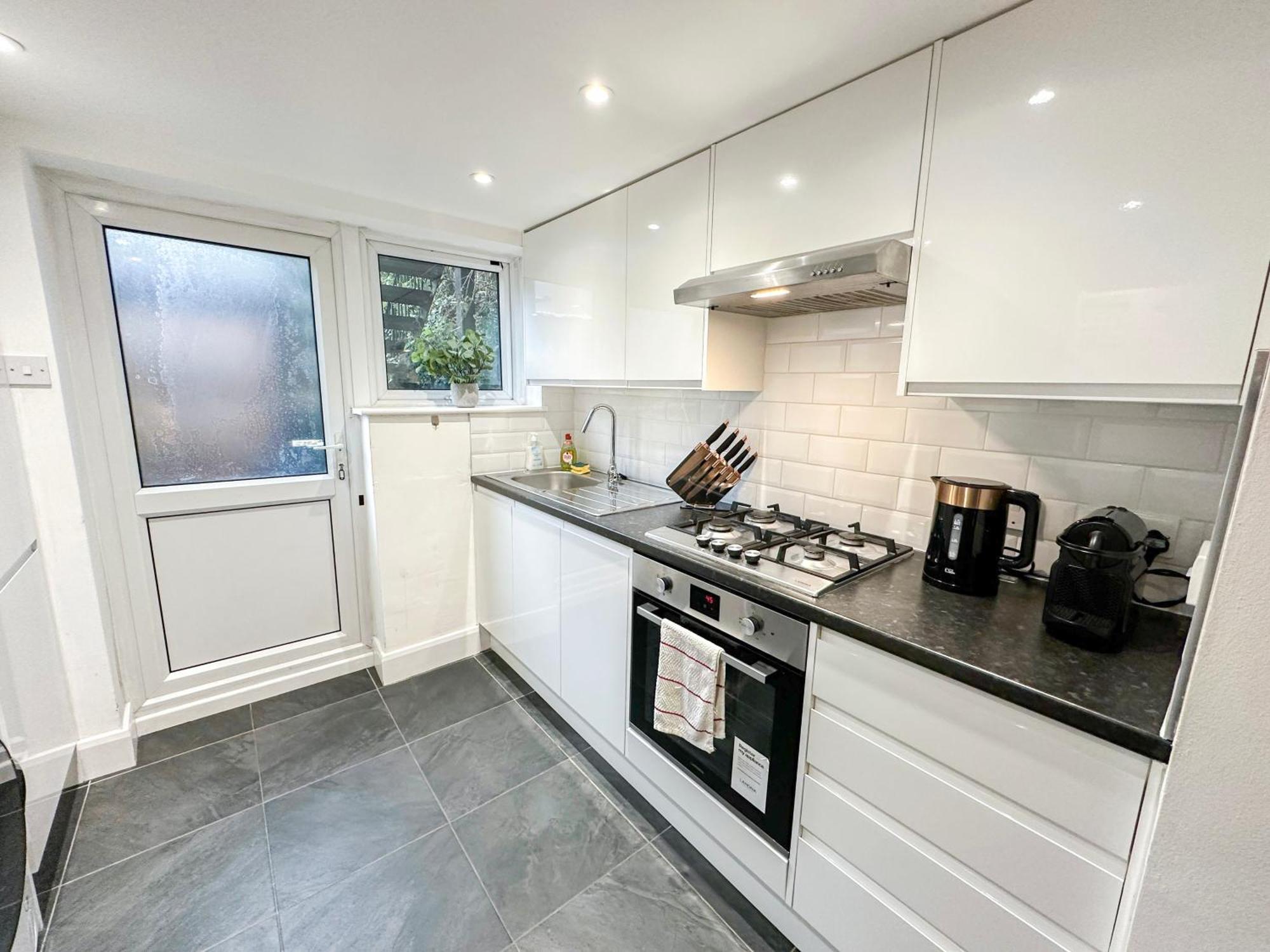 1-Bedroom Flat With Small Garden & Paid Parking In Finsbury Park, Highbury London Luaran gambar