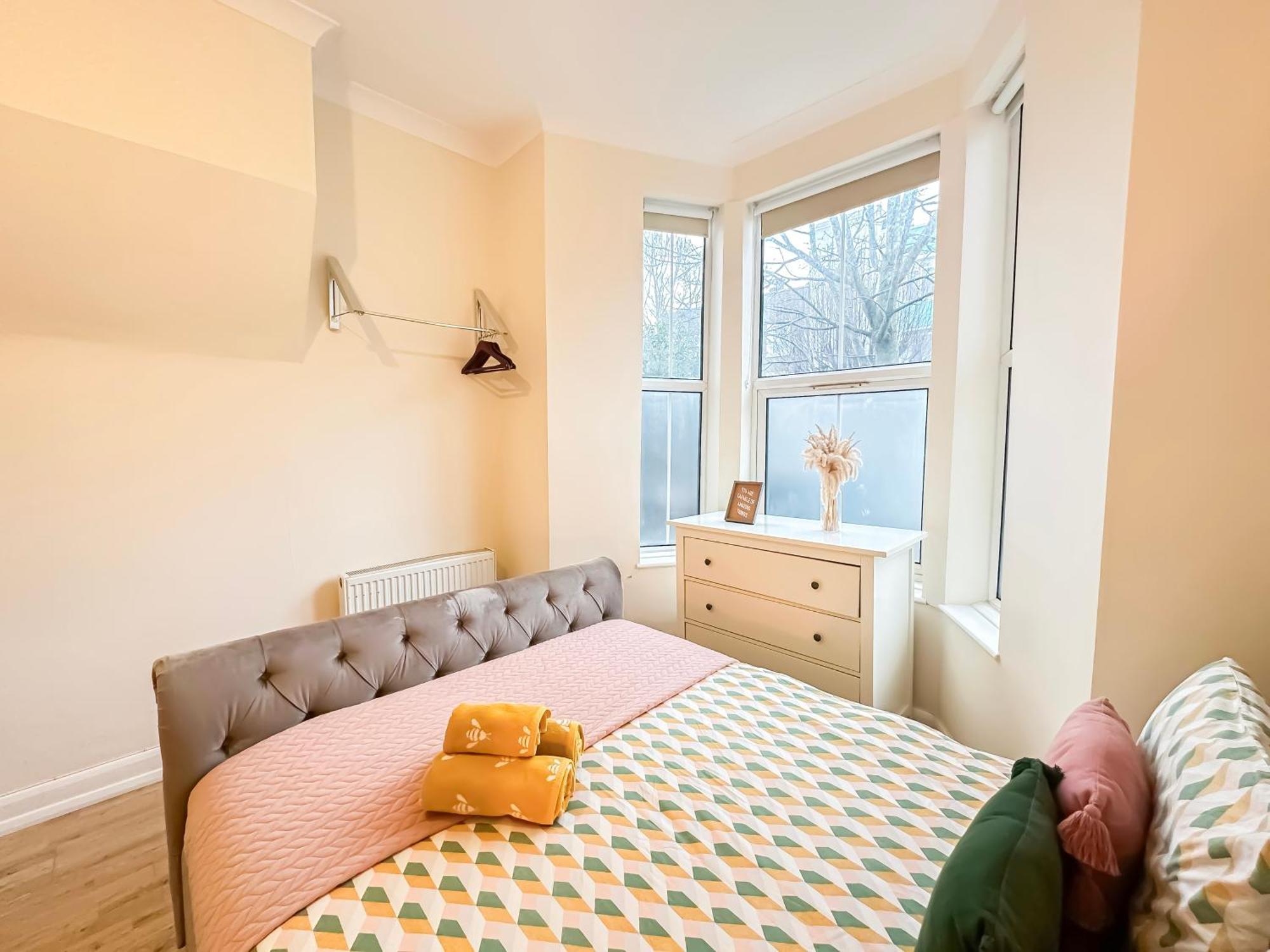 1-Bedroom Flat With Small Garden & Paid Parking In Finsbury Park, Highbury London Luaran gambar