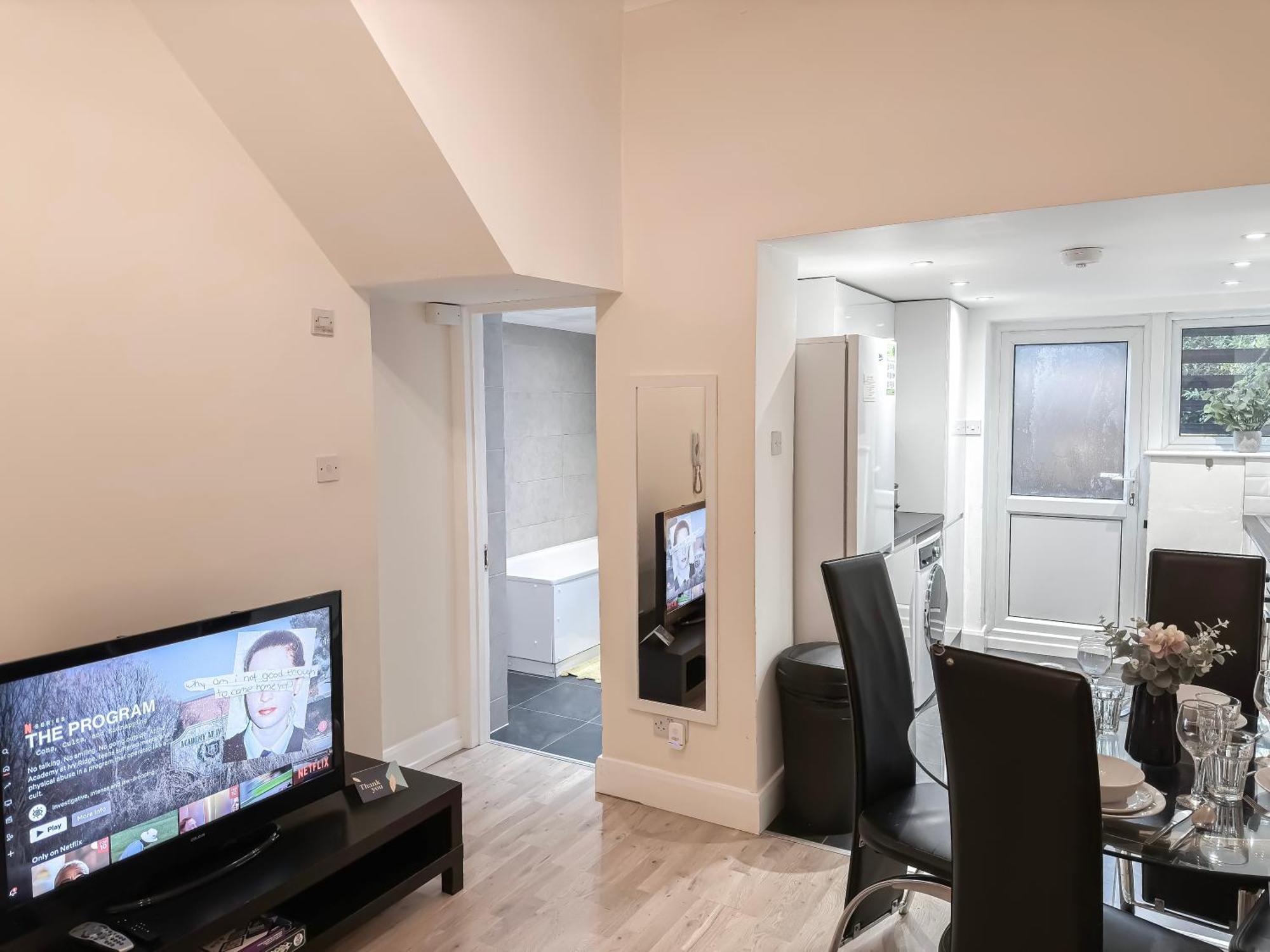 1-Bedroom Flat With Small Garden & Paid Parking In Finsbury Park, Highbury London Luaran gambar
