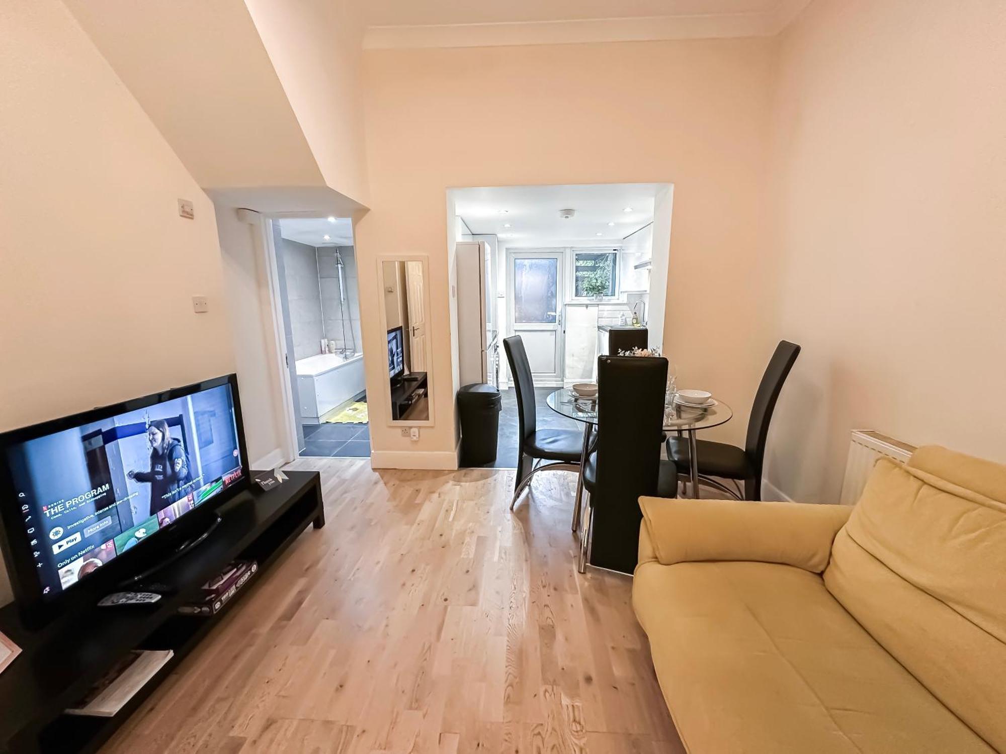 1-Bedroom Flat With Small Garden & Paid Parking In Finsbury Park, Highbury London Luaran gambar