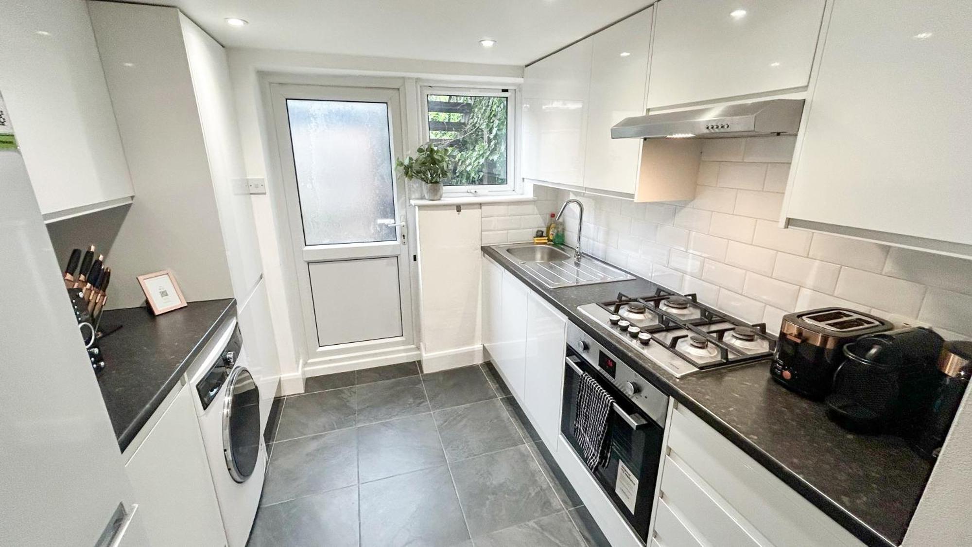 1-Bedroom Flat With Small Garden & Paid Parking In Finsbury Park, Highbury London Luaran gambar