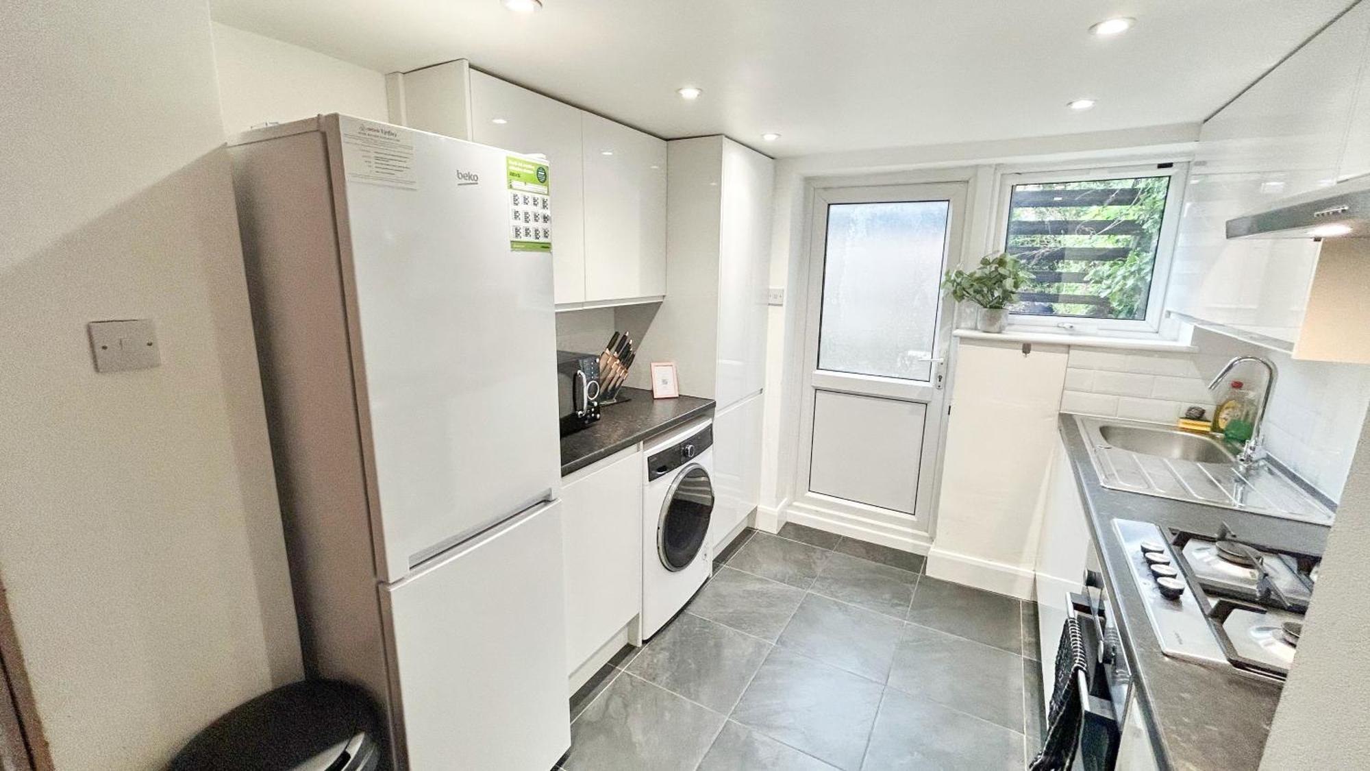 1-Bedroom Flat With Small Garden & Paid Parking In Finsbury Park, Highbury London Luaran gambar
