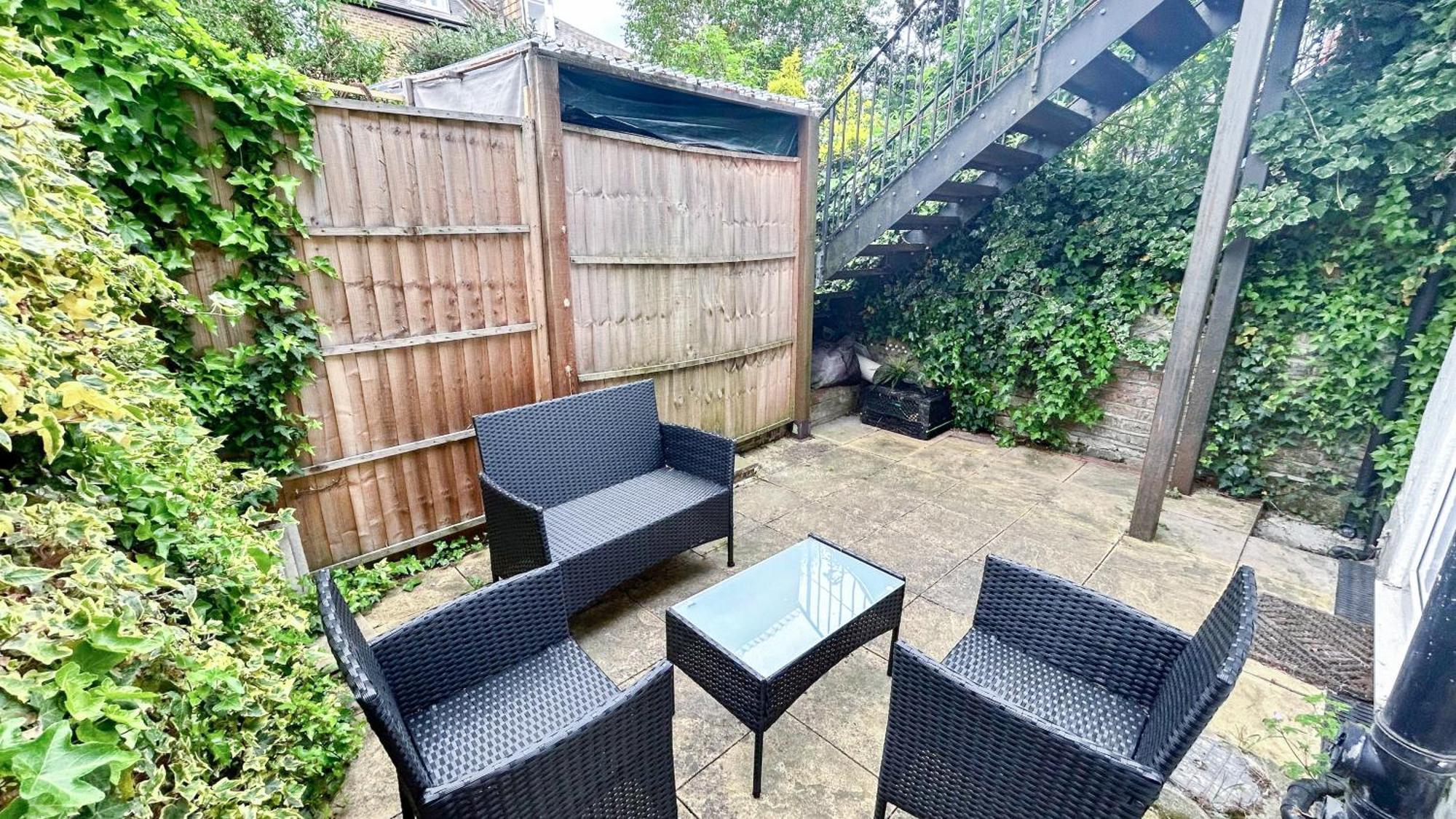 1-Bedroom Flat With Small Garden & Paid Parking In Finsbury Park, Highbury London Luaran gambar