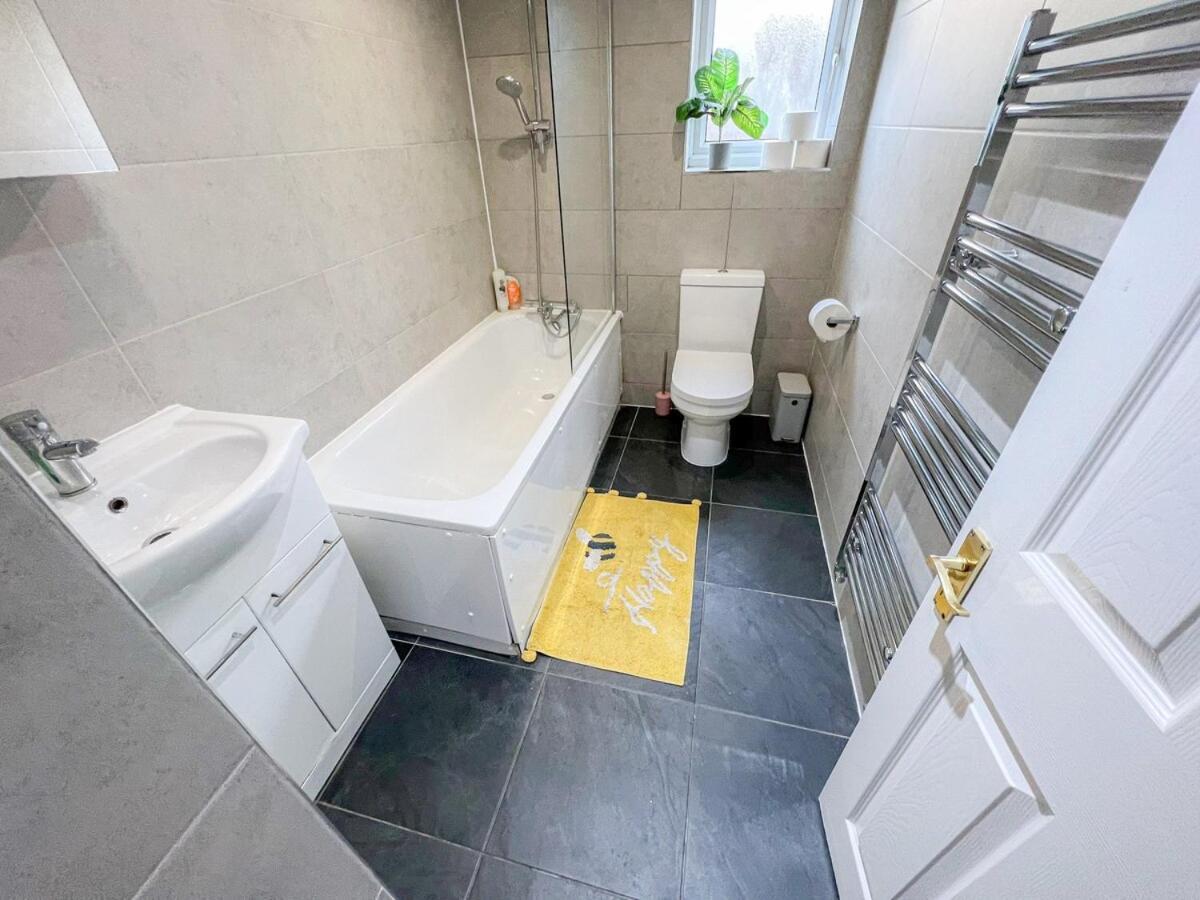 1-Bedroom Flat With Small Garden & Paid Parking In Finsbury Park, Highbury London Luaran gambar