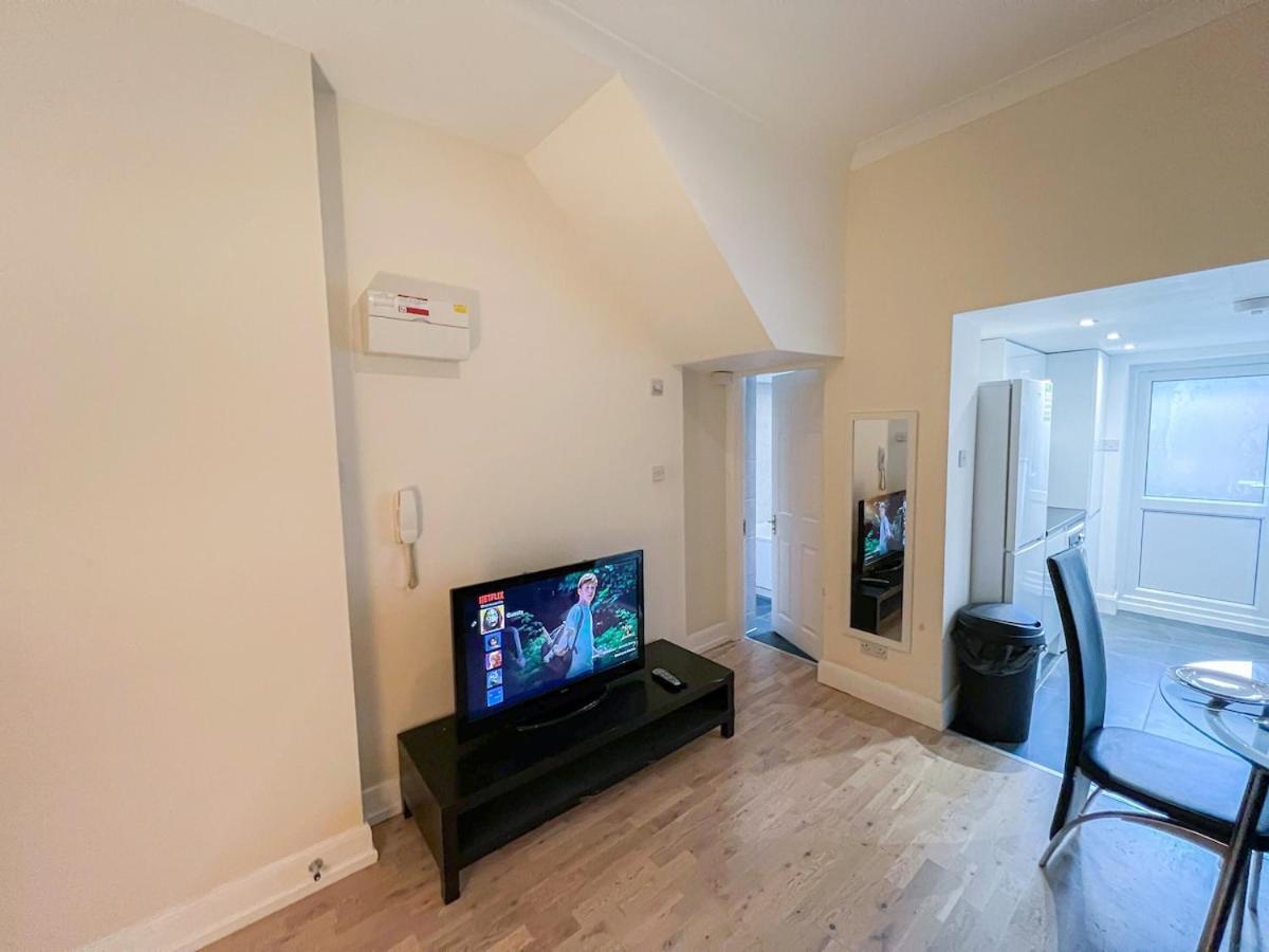 1-Bedroom Flat With Small Garden & Paid Parking In Finsbury Park, Highbury London Luaran gambar