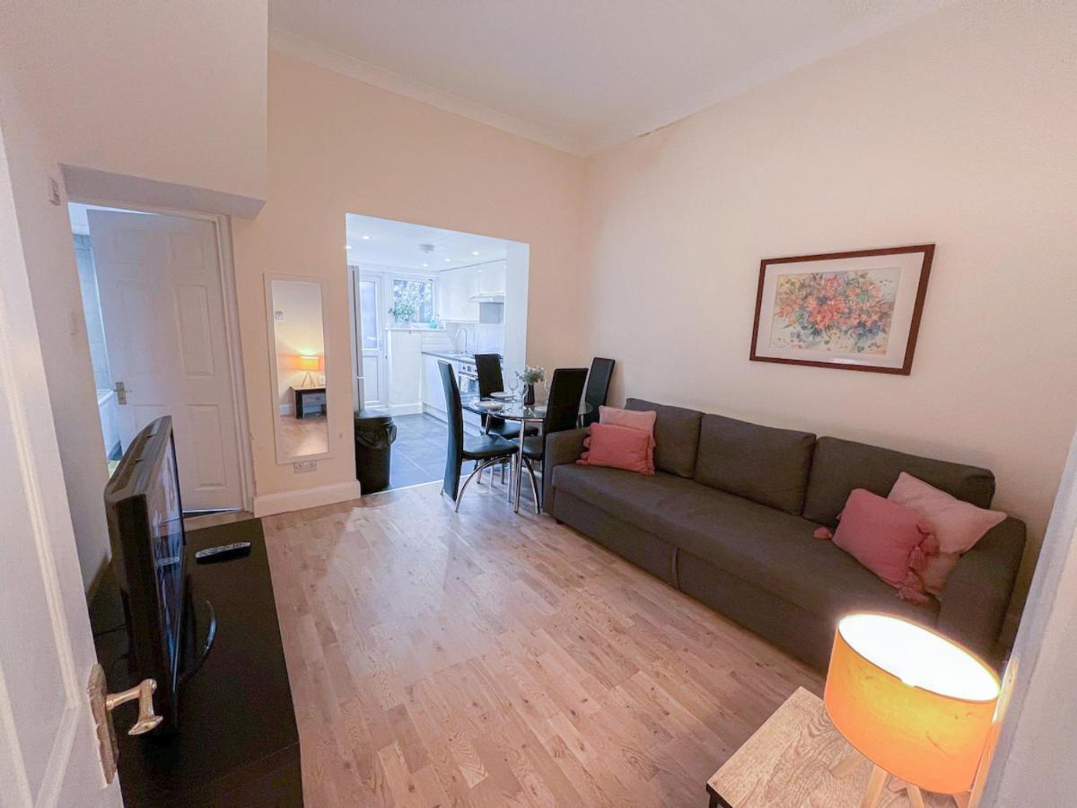 1-Bedroom Flat With Small Garden & Paid Parking In Finsbury Park, Highbury London Luaran gambar