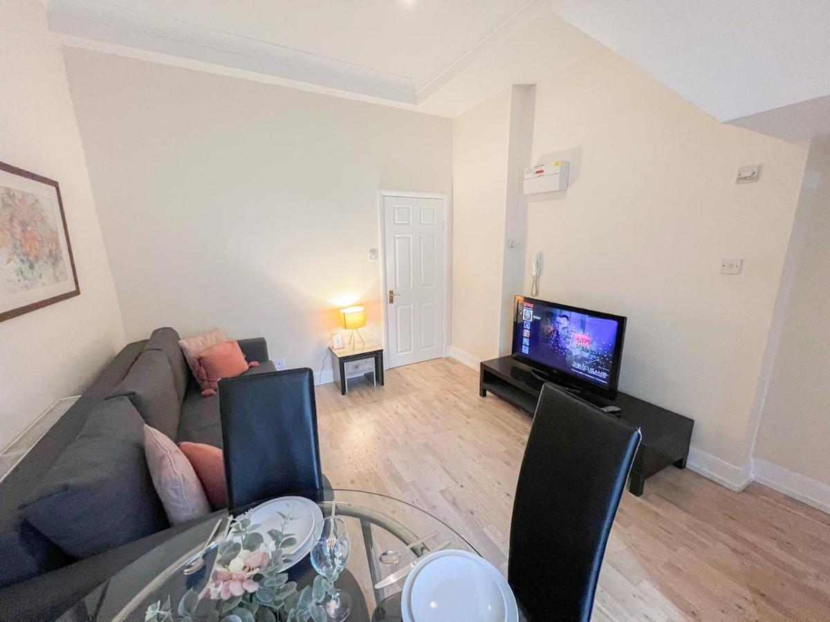1-Bedroom Flat With Small Garden & Paid Parking In Finsbury Park, Highbury London Luaran gambar