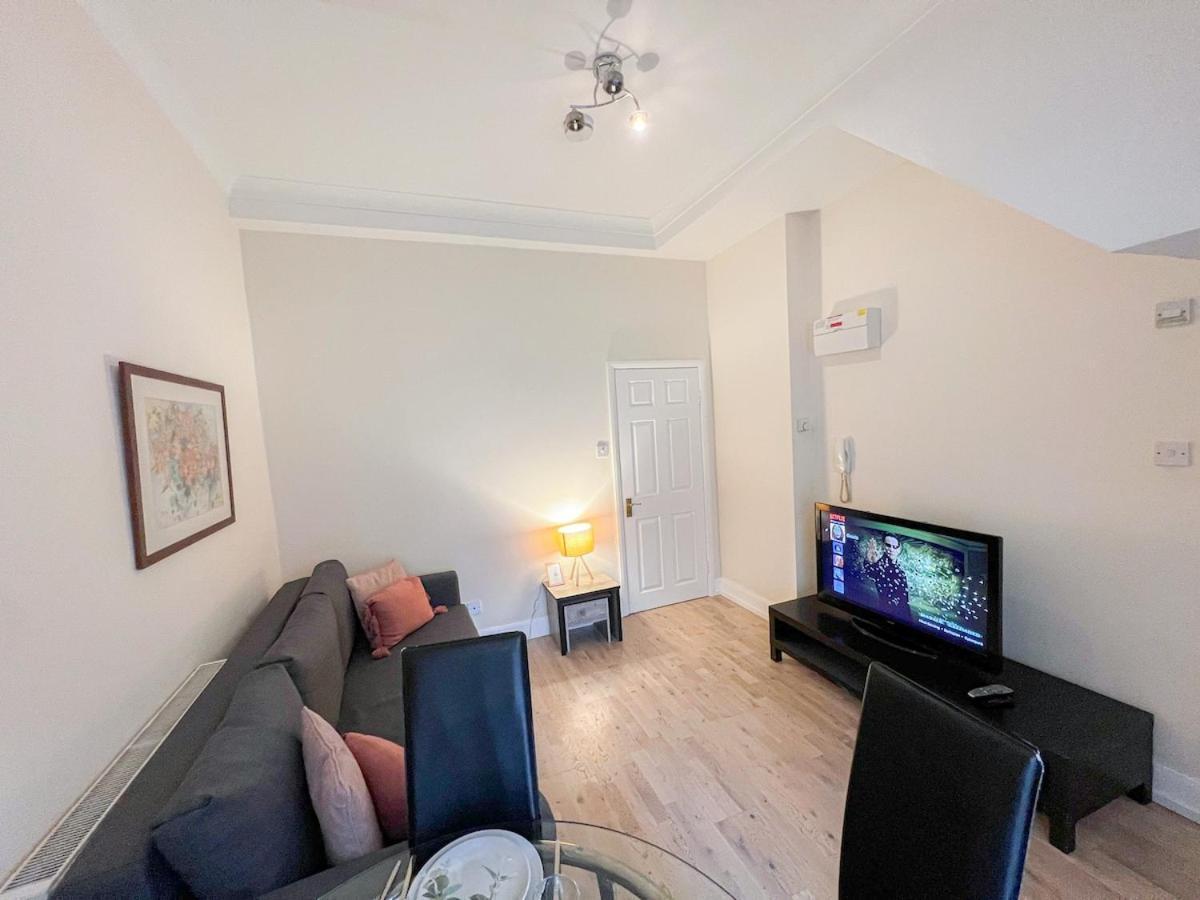 1-Bedroom Flat With Small Garden & Paid Parking In Finsbury Park, Highbury London Luaran gambar