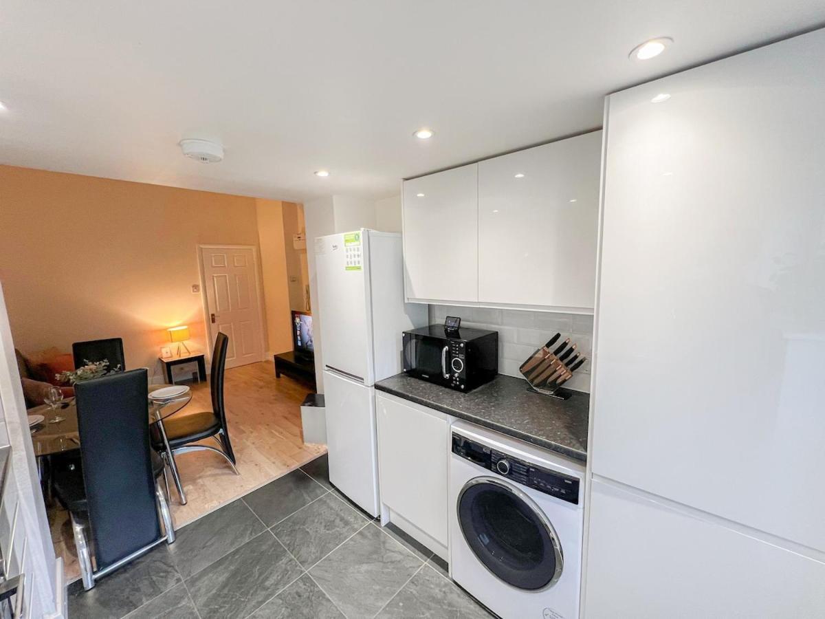 1-Bedroom Flat With Small Garden & Paid Parking In Finsbury Park, Highbury London Luaran gambar