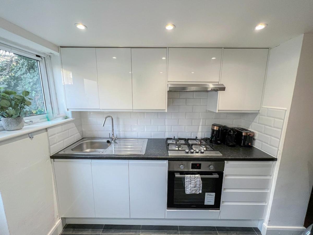 1-Bedroom Flat With Small Garden & Paid Parking In Finsbury Park, Highbury London Luaran gambar