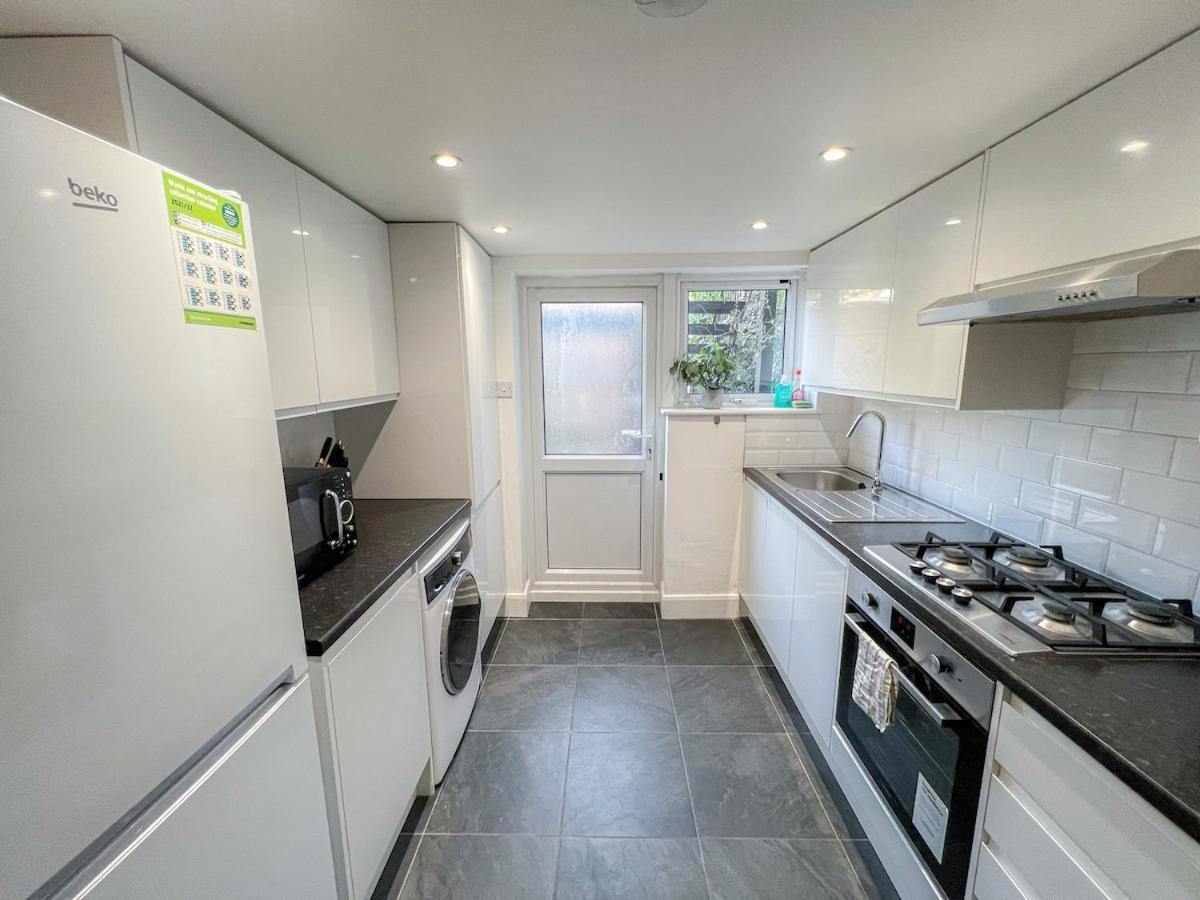 1-Bedroom Flat With Small Garden & Paid Parking In Finsbury Park, Highbury London Luaran gambar