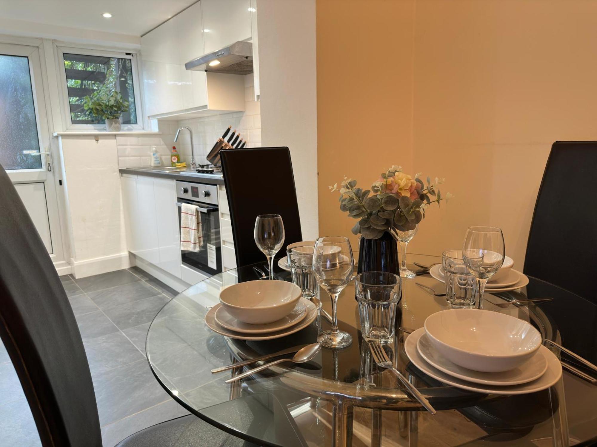 1-Bedroom Flat With Small Garden & Paid Parking In Finsbury Park, Highbury London Luaran gambar